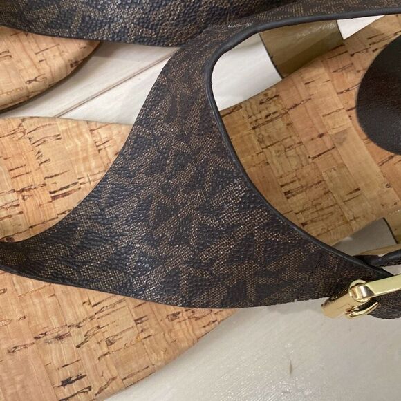 Michael Michael Kors Women's London Logo T-strap Buckle Sandals Brown Size 8.5M - Picture 3 of 6